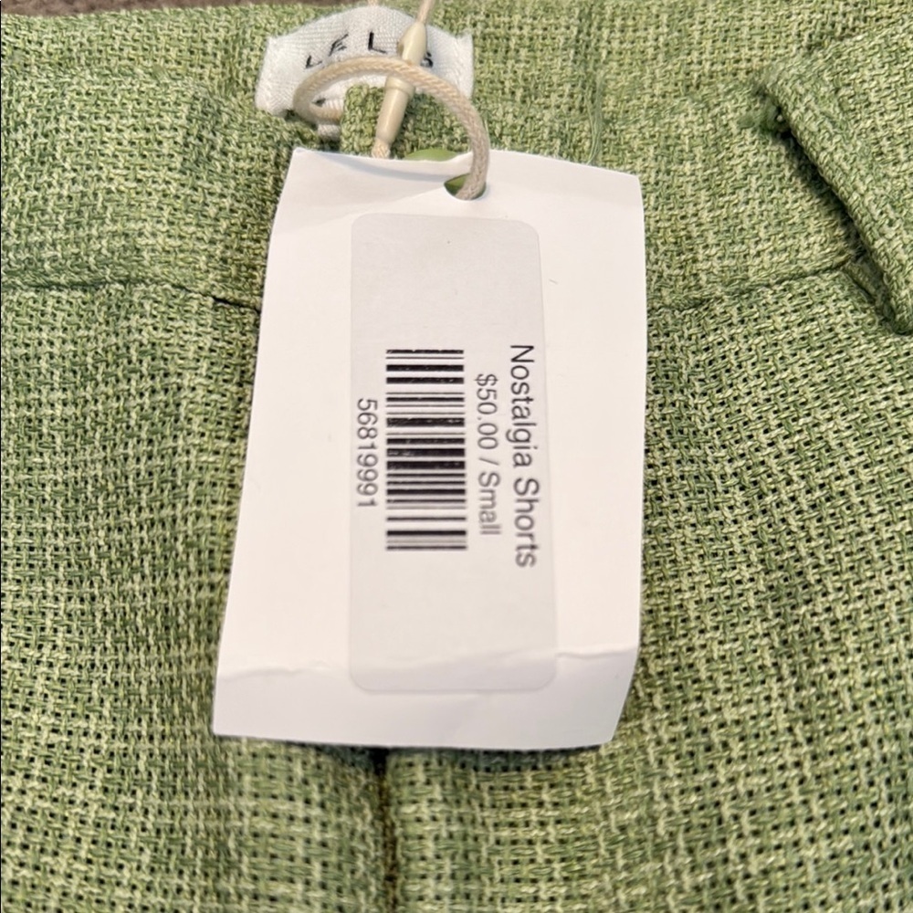 Le Lis High Waist Green Shorts with Tailored Look - Picture 4 of 8